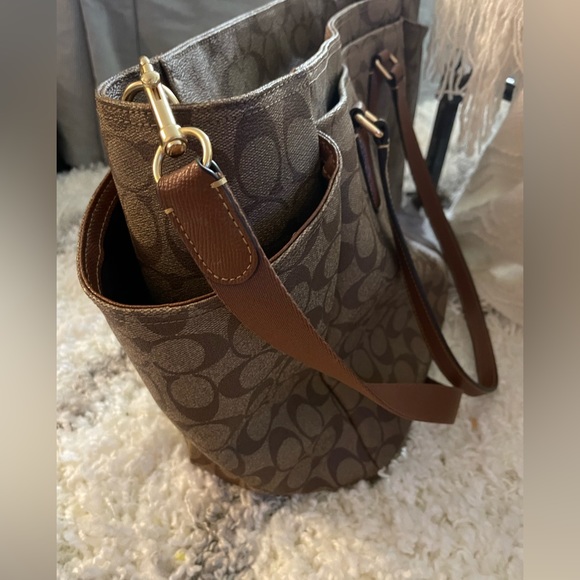 Genuine Coach Large Bag - Picture 5 of 9